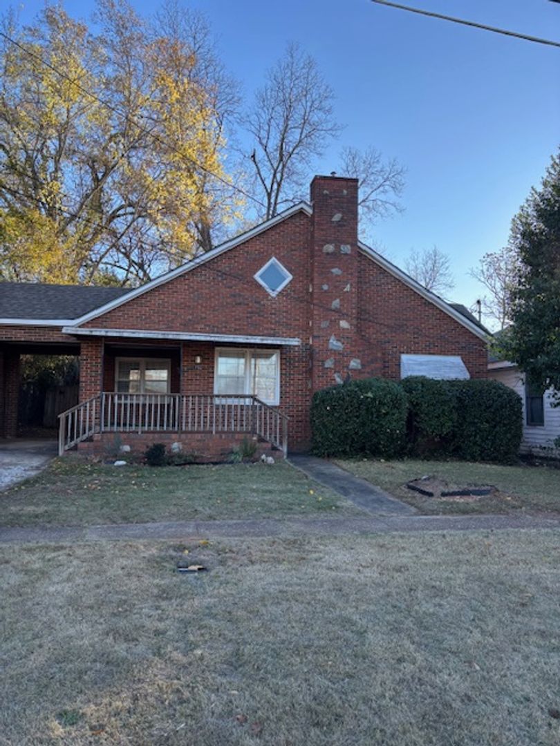 Columbus House: 3702 3rd Ave