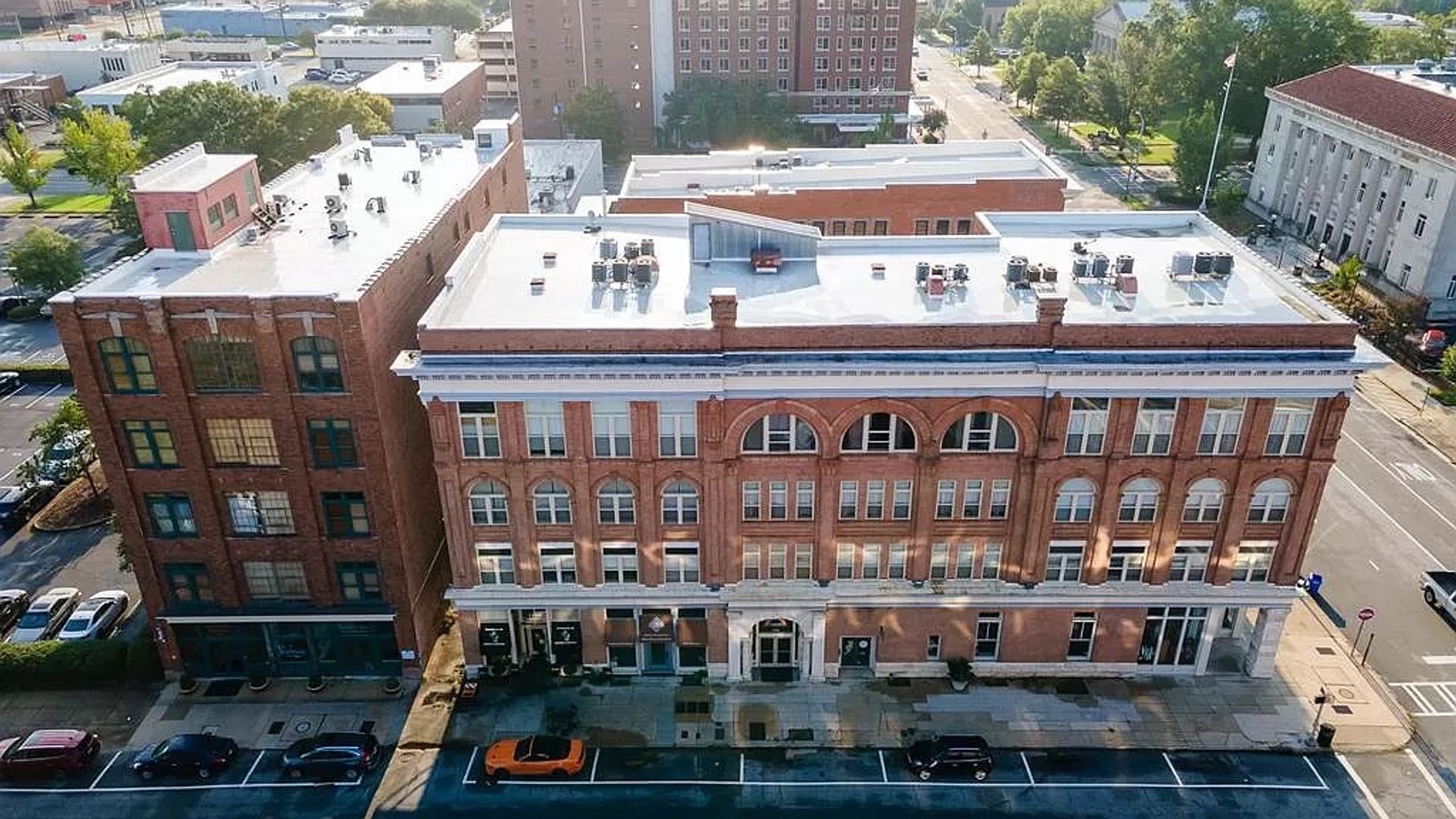 Columbus House: 1204 1st Ave #303