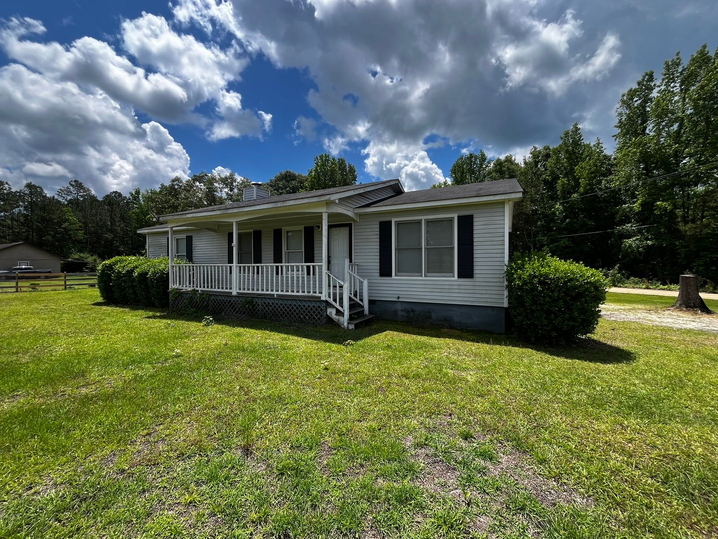 Cusseta House: 103 Red Canyon Road