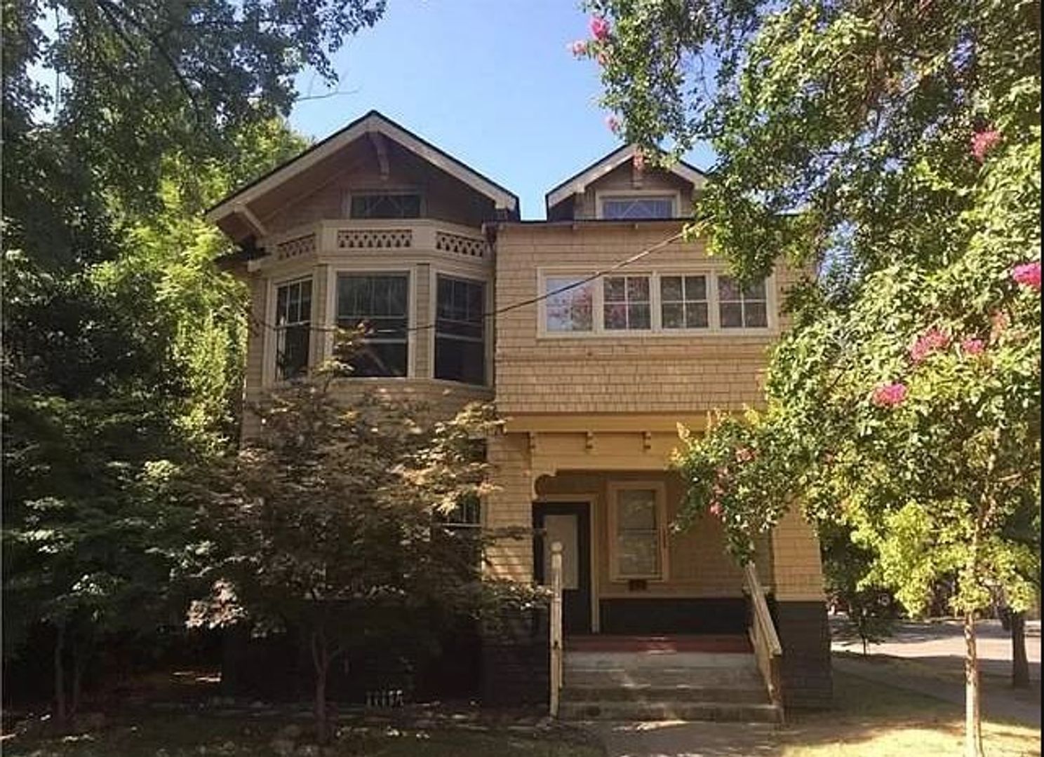 Chico House: 1006 Chestnut St.