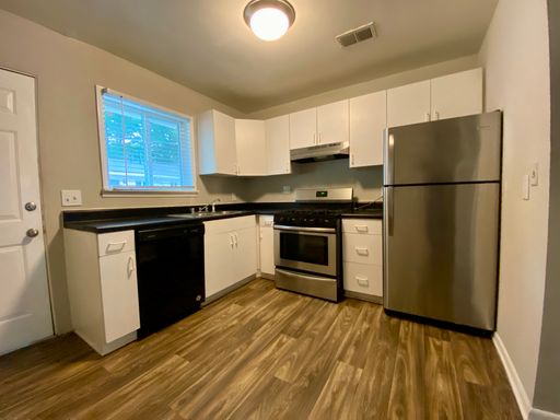 Top Floor Classic 2 Bedroom Apartment in Candler Park – photo 1
