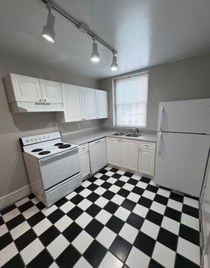 Spacious One Bedroom/One Bathroom Apartment in Poncey-Highland! – photo 1