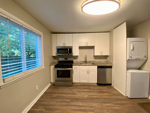 Spacious Corner 1st Floor 2 Bedroom/1 Bathroom Apartment in Candler Park – photo 1