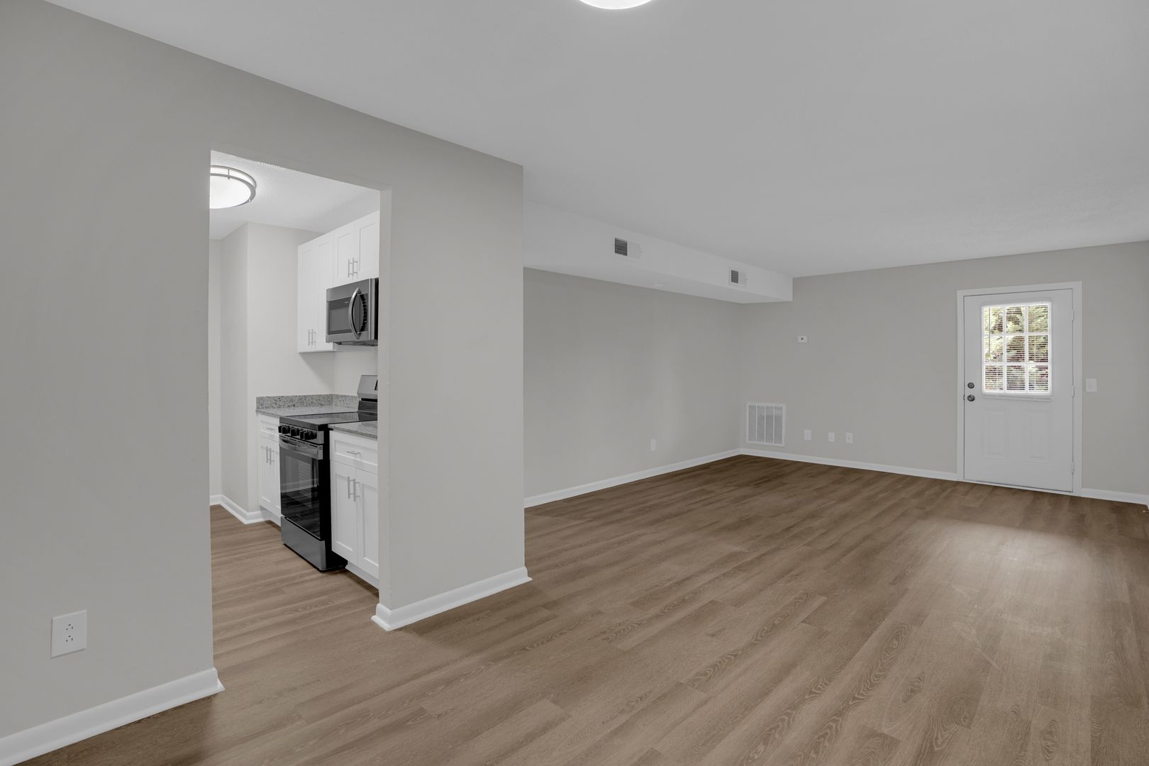 Columbia Apartment: 4425 E. Chapel Dr.