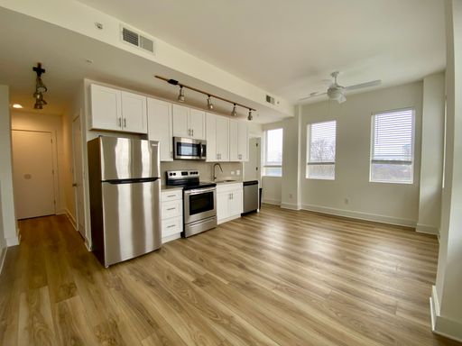 Downtown 1 Bedroom with City Views – photo 1