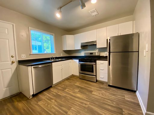 Corner 2 Bedroom/1 Bathroom Apartment in Candler Park – photo 1