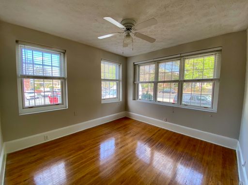 Spacious One Bedroom in Poncey-Highland – photo 1