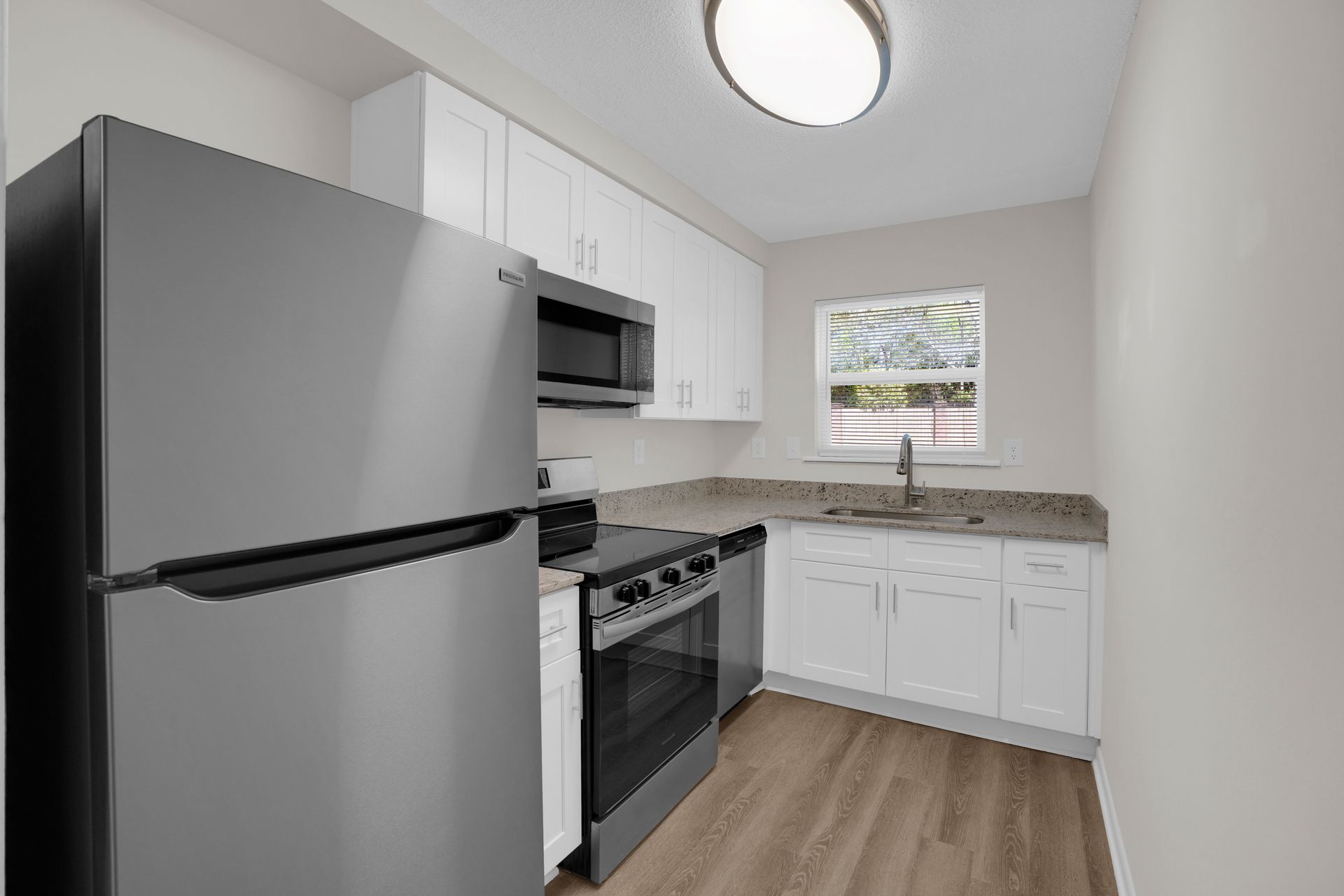 Columbia Apartment: 401 Burnside Dr.