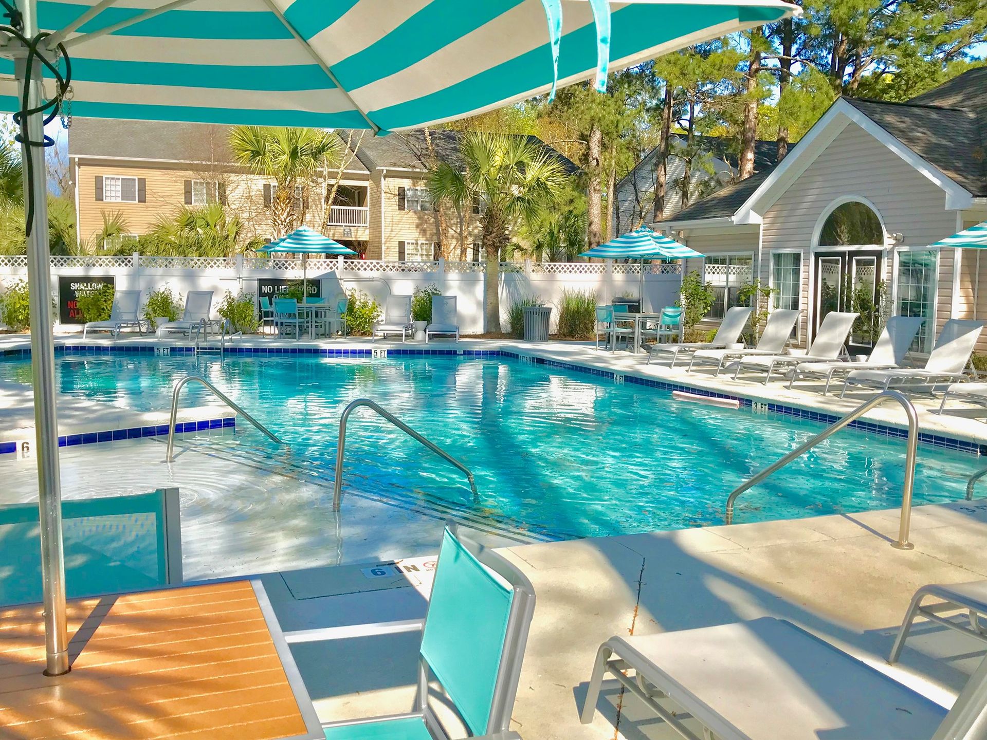 Charleston Apartment: 2040 Ashley River Rd