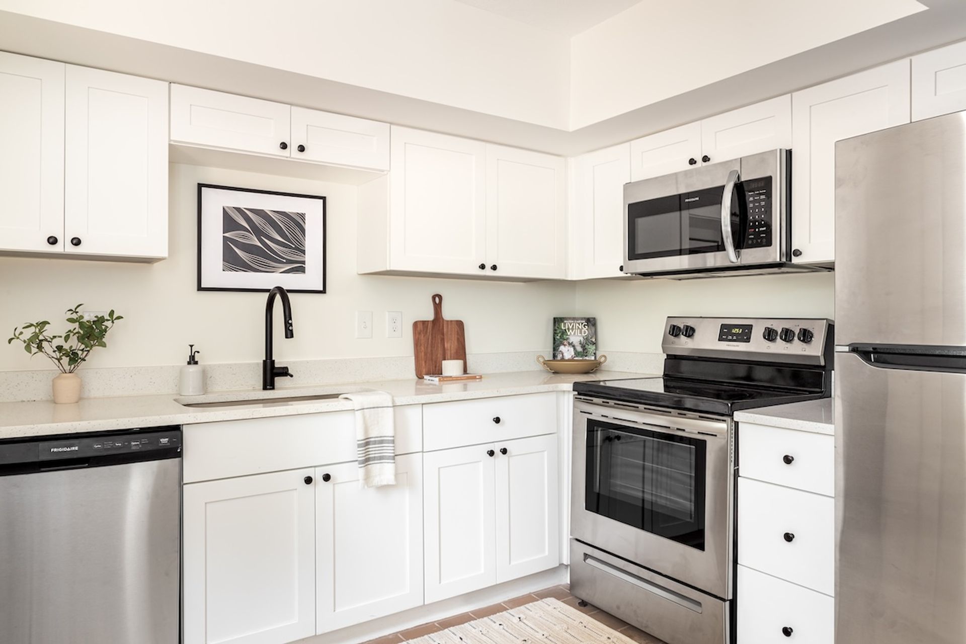 East Point Apartment: 1100 Washington Circle