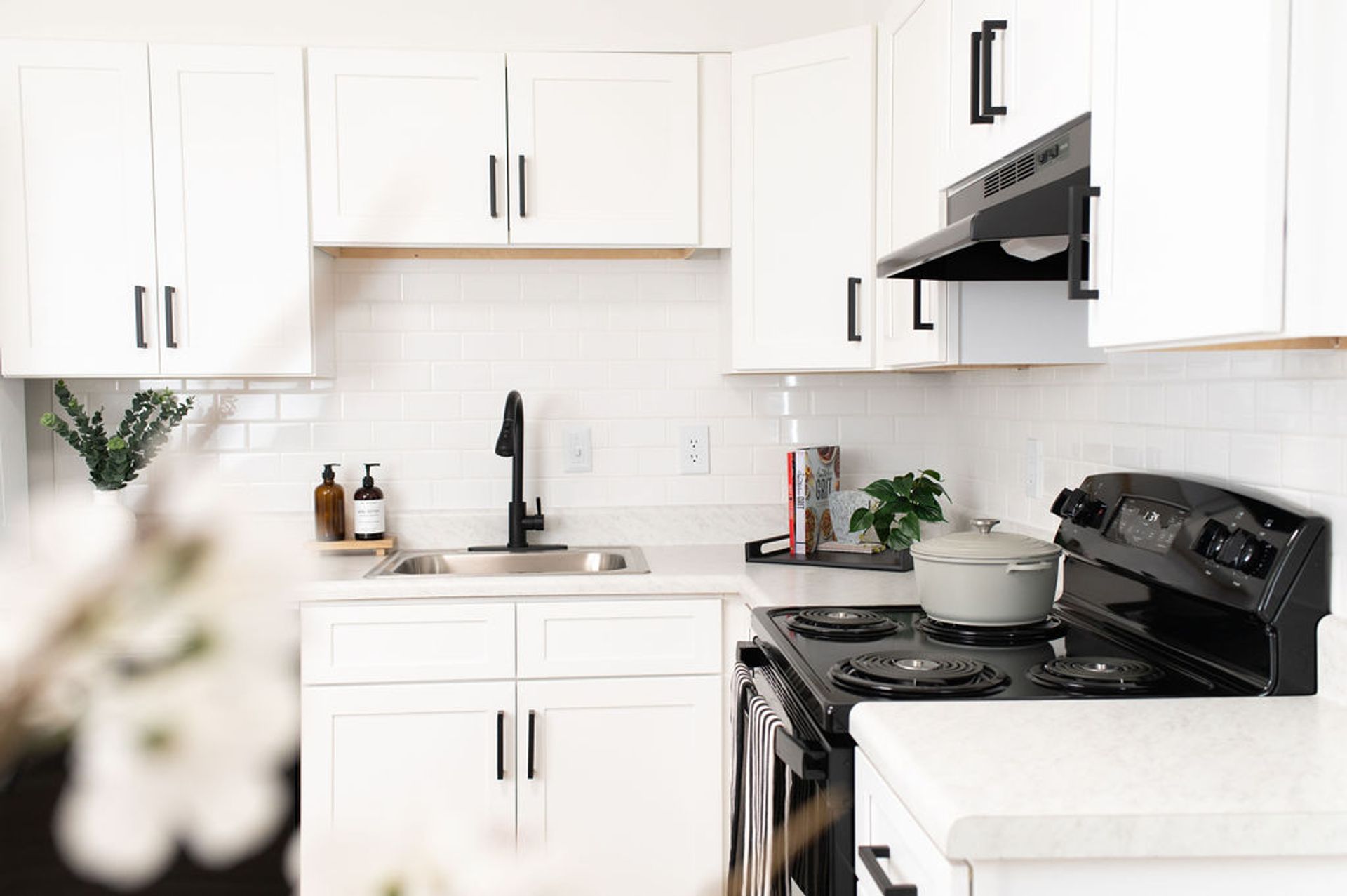 Charleston Apartment: 1715 Grech St