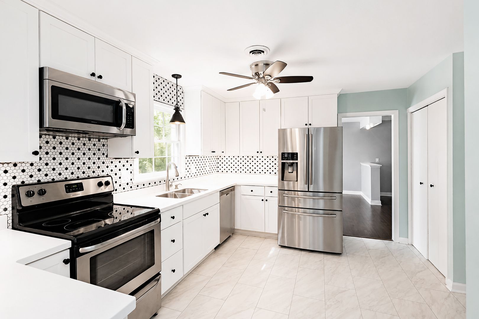 Charlottesville House: 208 Surrey Rd