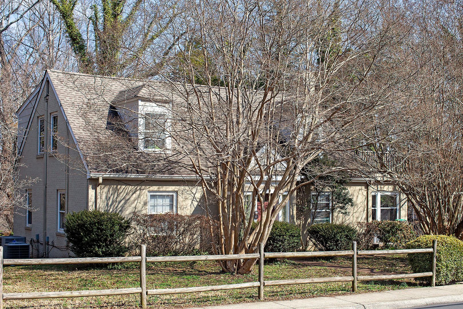 Charlottesville House: 2614 Jefferson Park Avenue