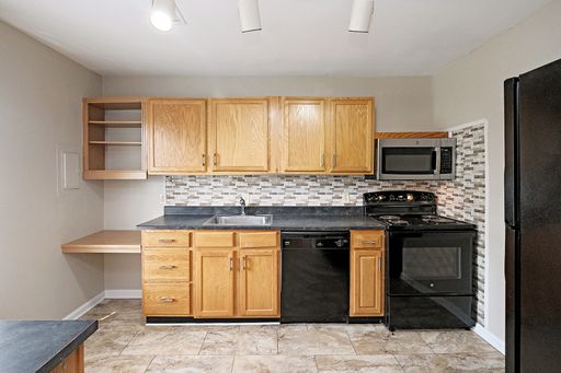 $500 Off 1st Month's Rent! Dog-Friendly Villas at Southern Ridge Apartment – photo 1