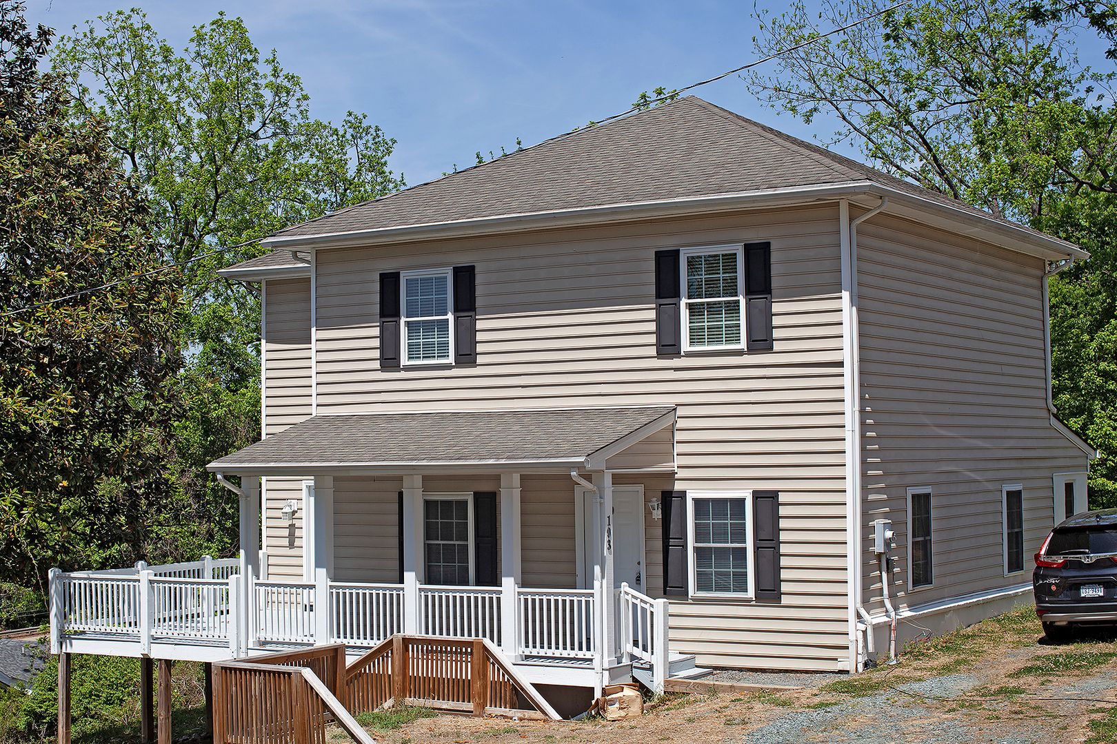 Charlottesville House: 103 Linden St