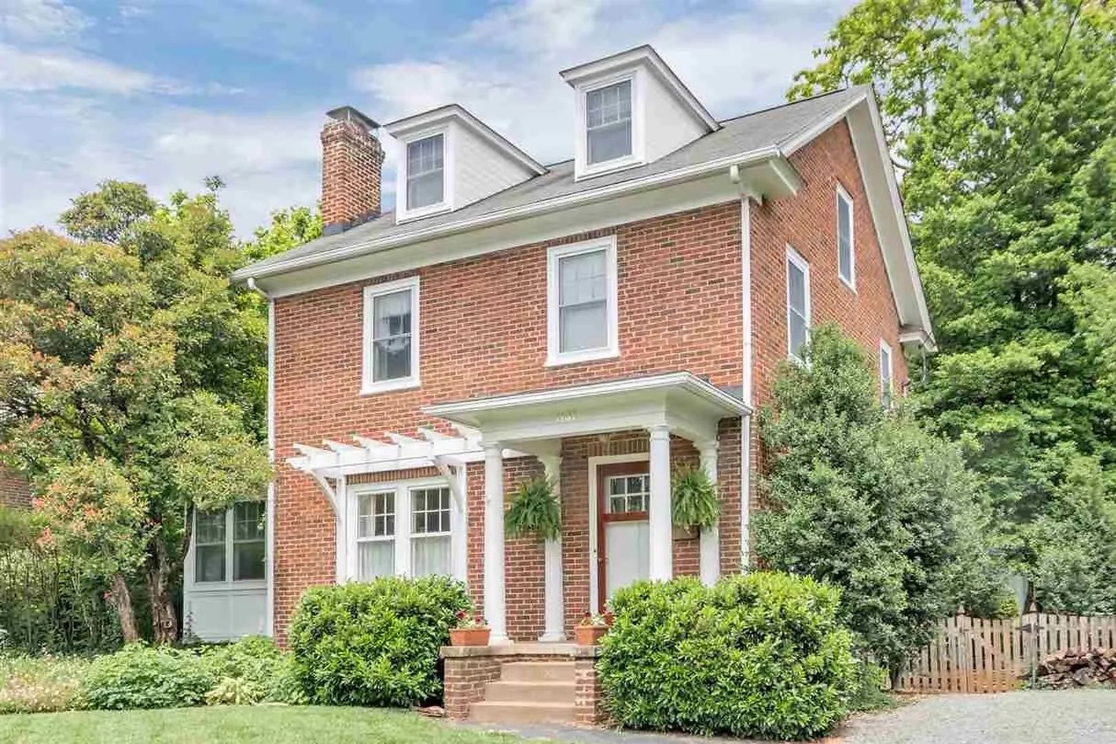 Charlottesville House: 1107 Hazel St