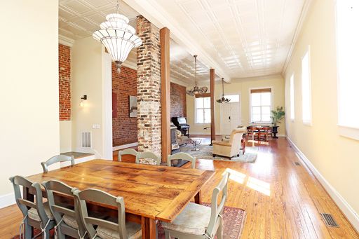 Beautifully Restored Ivy Residence, Fully Furnished with Utilities Included – photo 1