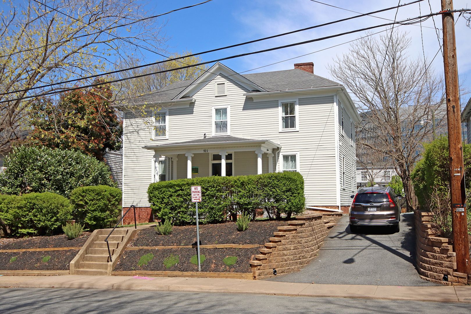 Charlottesville House: 921 Cherry Ave