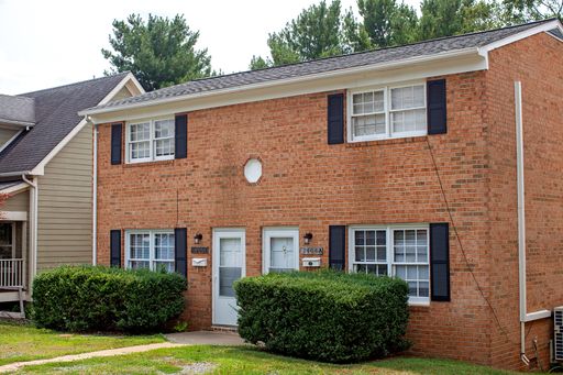 Move-in Ready + Dog-Friendly Duplex Near Parks and Downtown – photo 1