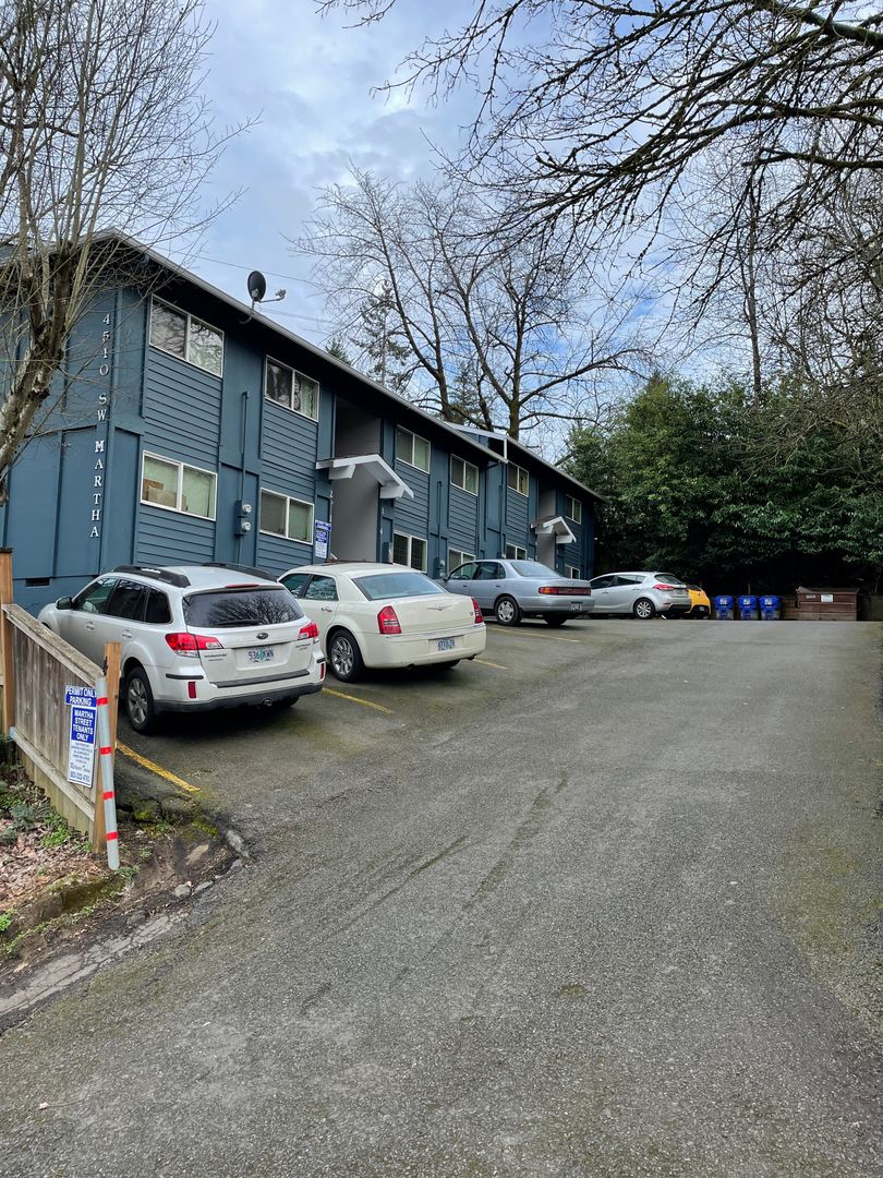 Portland Apartment: 4510 SW Martha St.