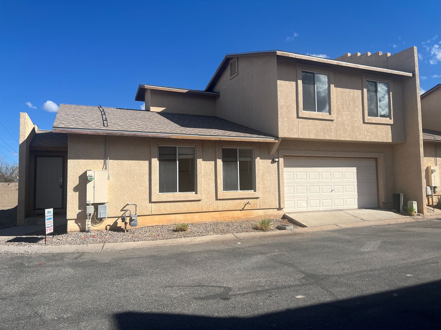 Sierra Vista House: 1377 Leon Way