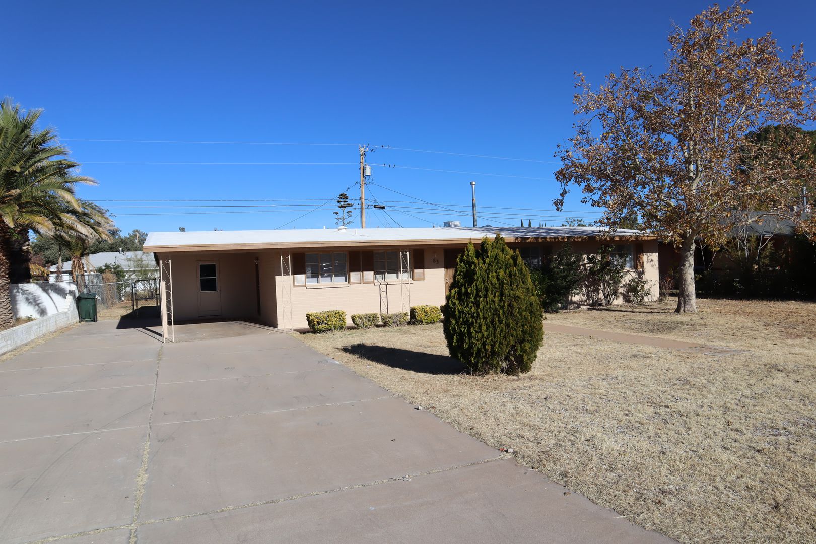 Sierra Vista House: 83 E Martin Drive