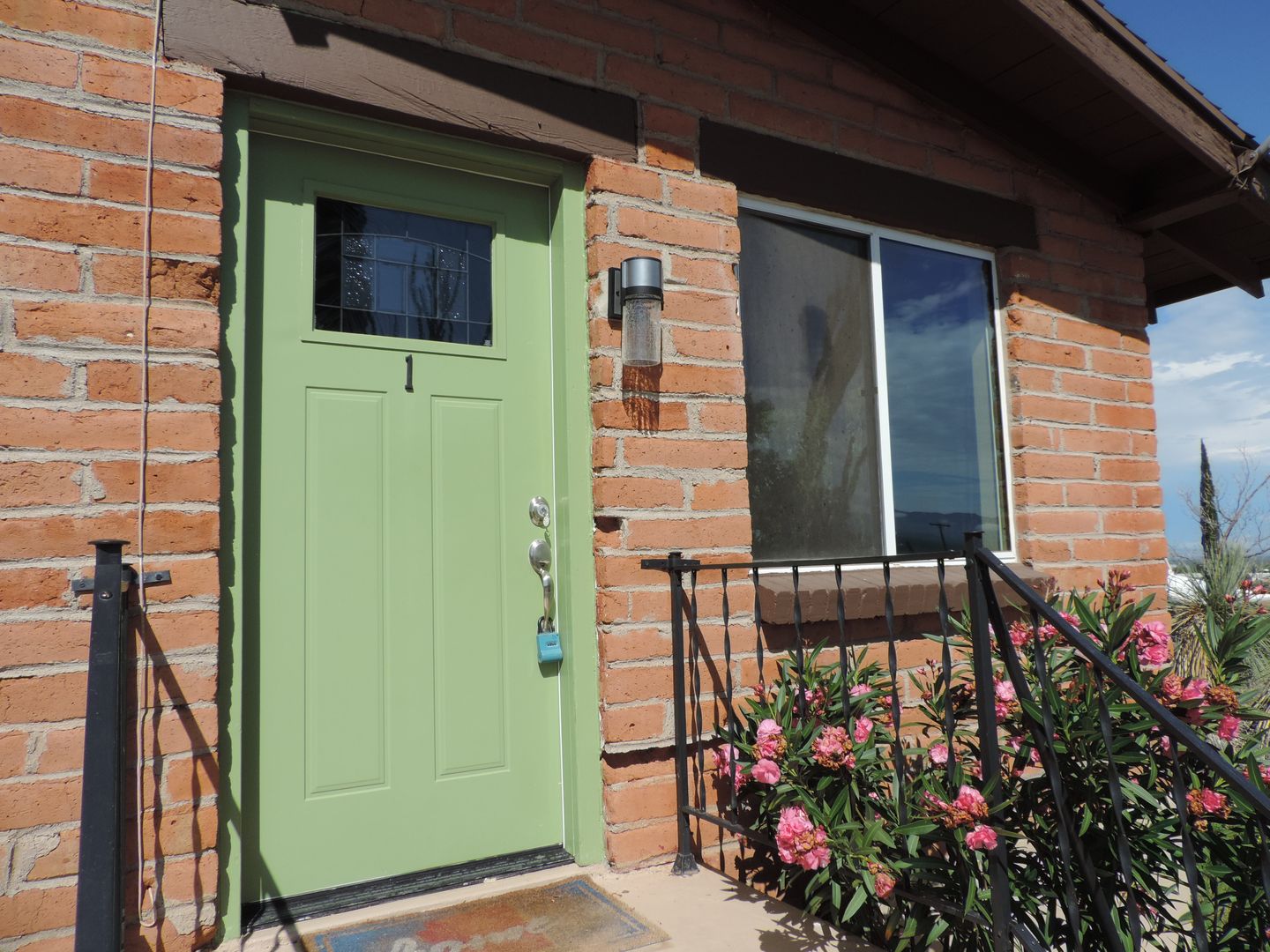 Tombstone Apartment: 401 S Skyline Cr