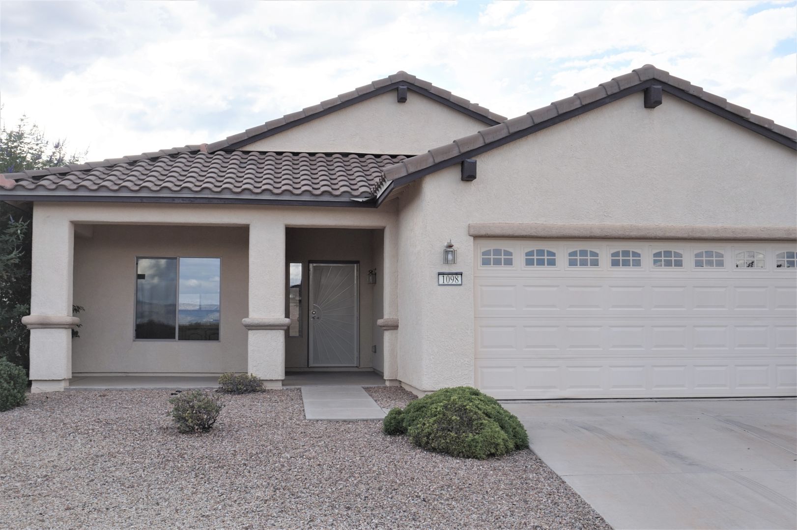Sierra Vista House: 1098 Paso Robles  Ave