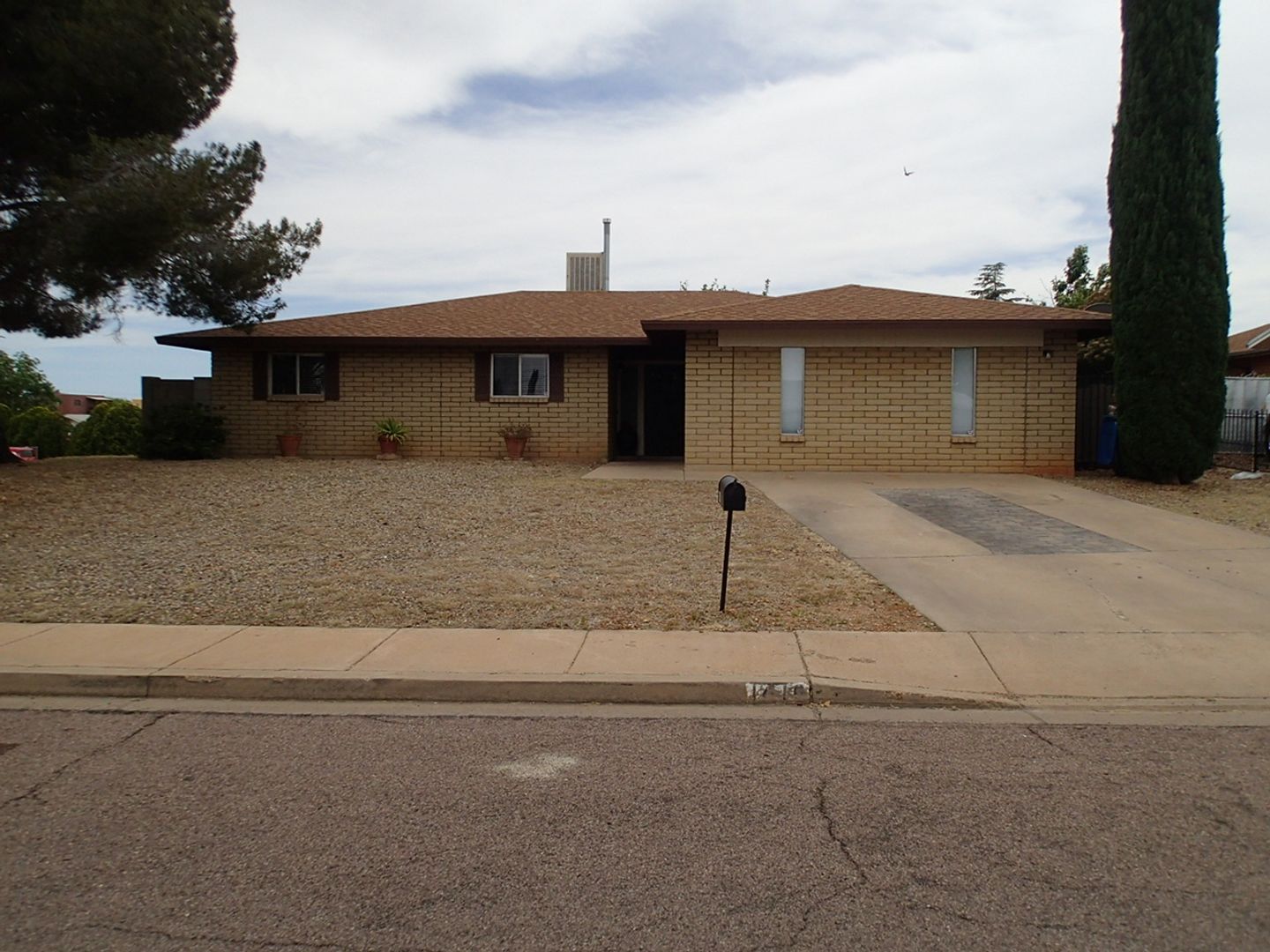Sierra Vista House: 1416 Ocotillo Drive