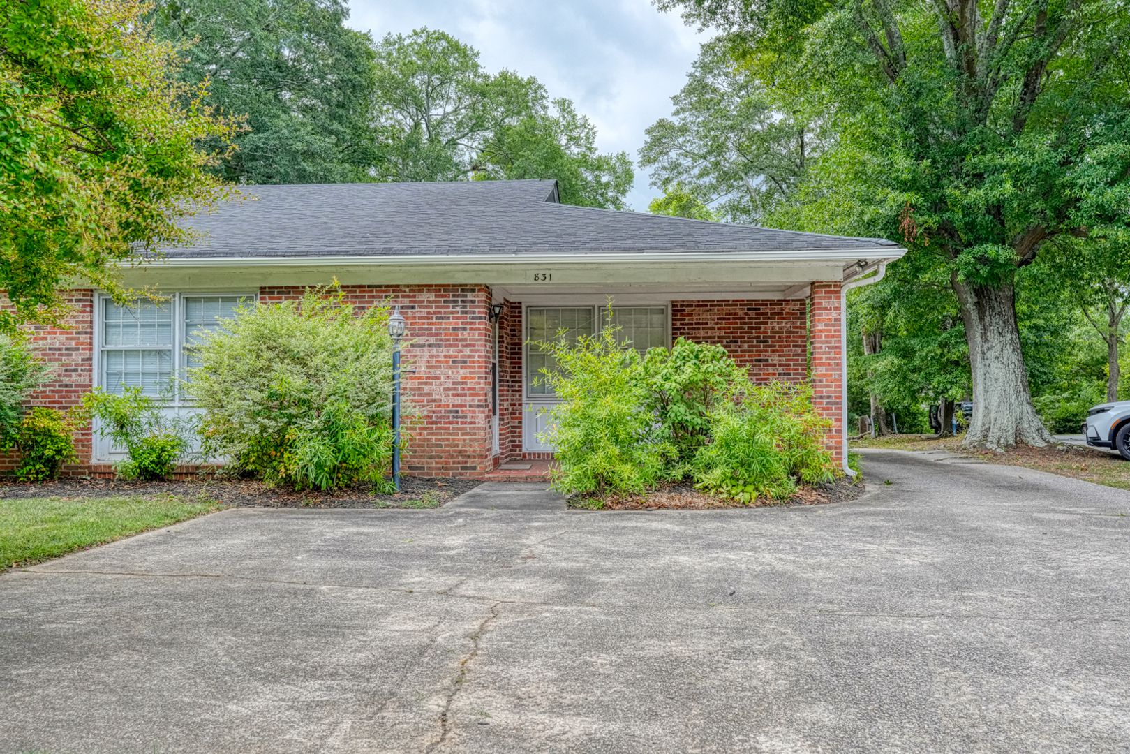Spartanburg Apartment: 831 John B White Sr Blvd