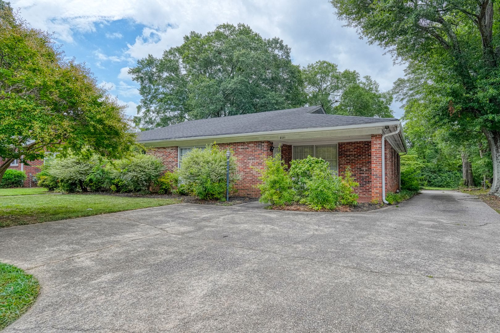 Spartanburg Apartment: 831 John B White Sr Blvd
