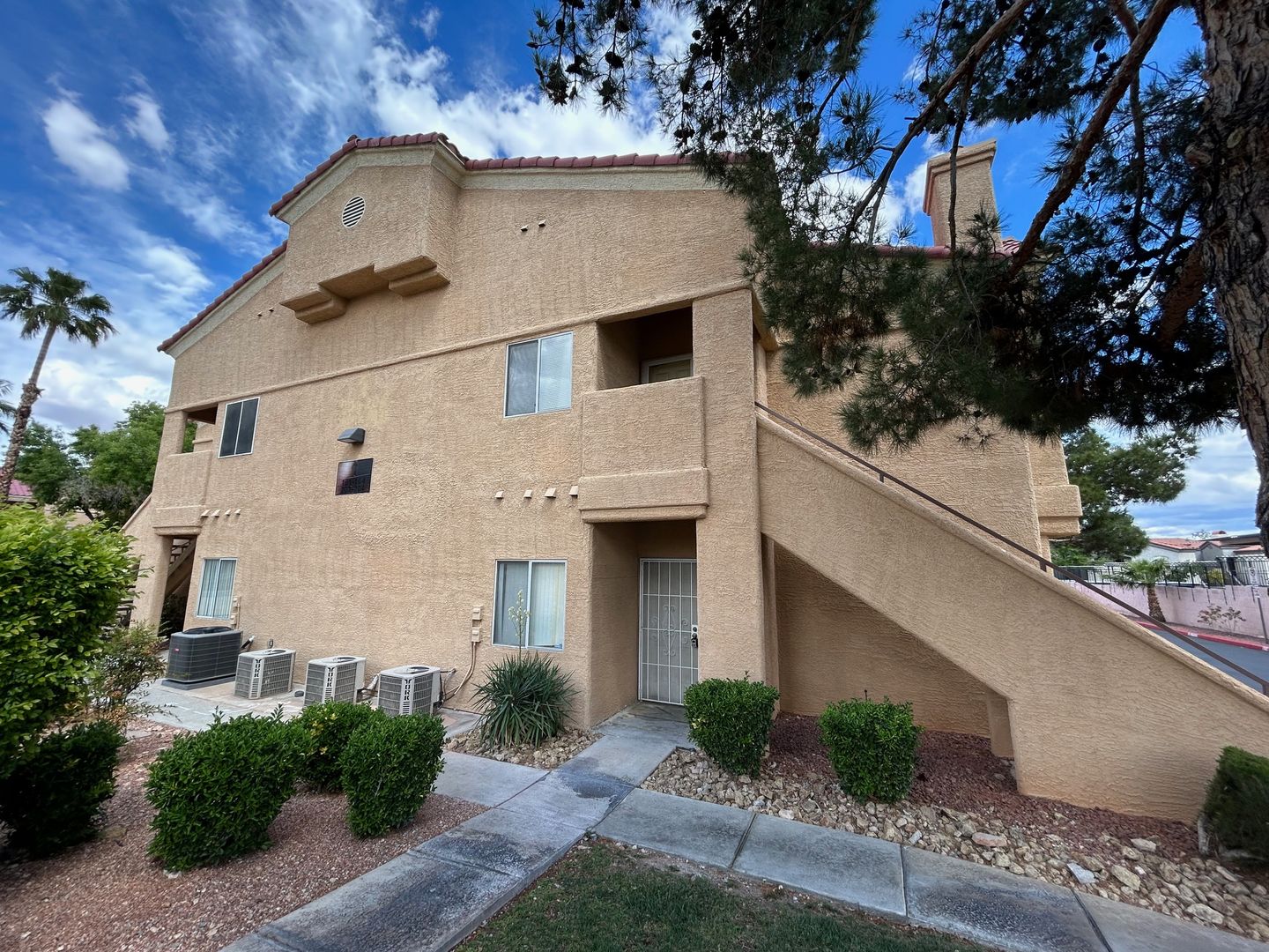Las Vegas House: 900 Heavenly Hills Ct #101