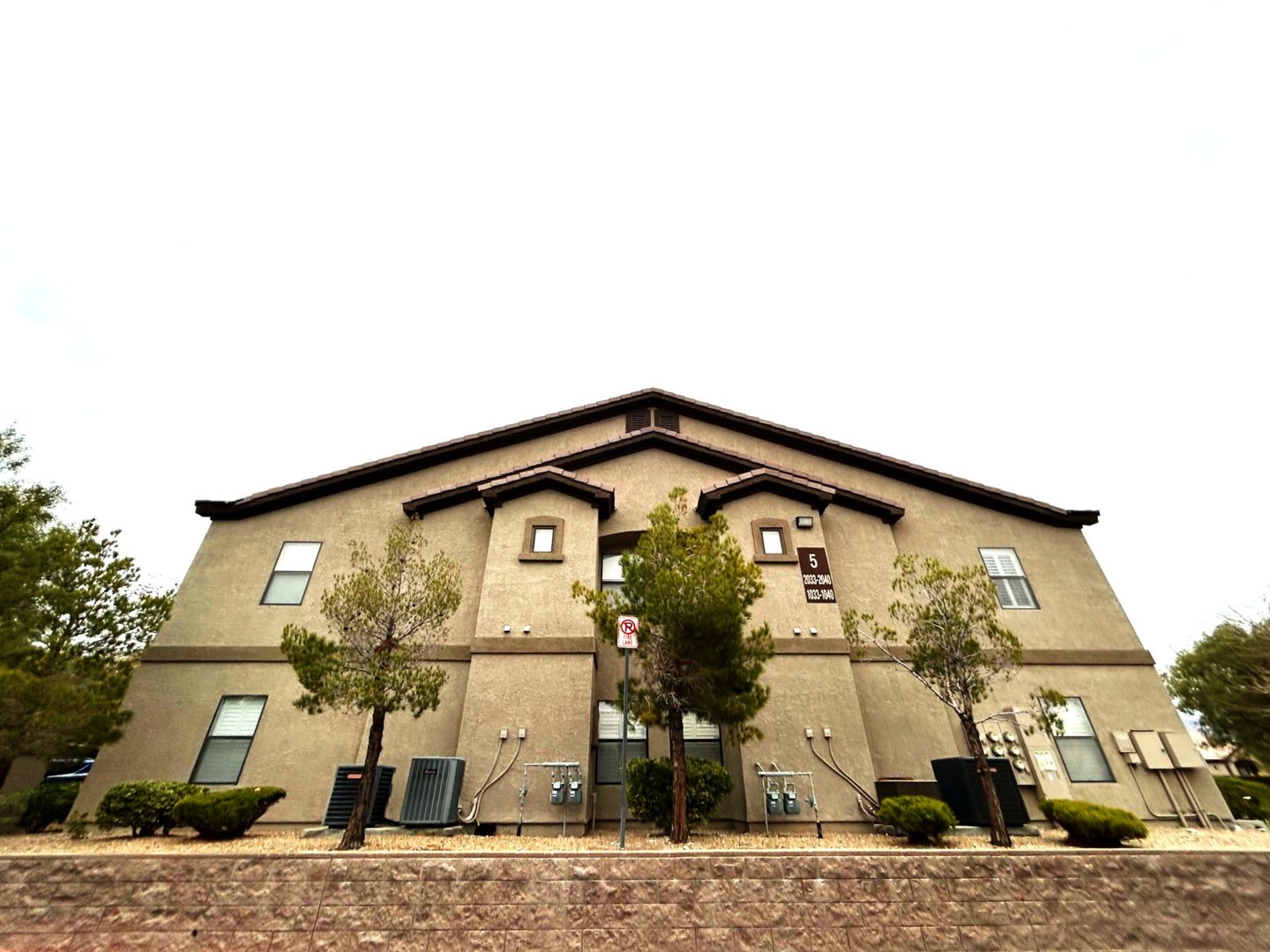 Las Vegas House: 8250 Grand Canyon Dr. #2038