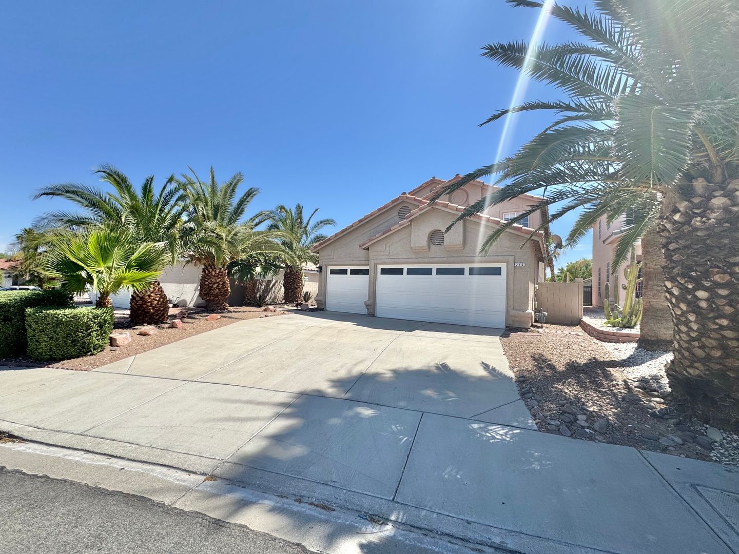 Henderson House: 216 Chiquis Ct