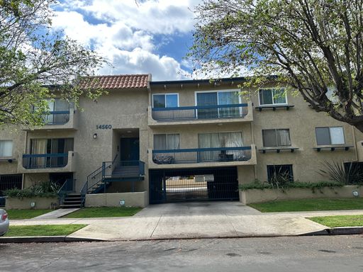 3 Bedrooms and 3 baths condo unit in the heart of Sherman Oaks. – photo 1