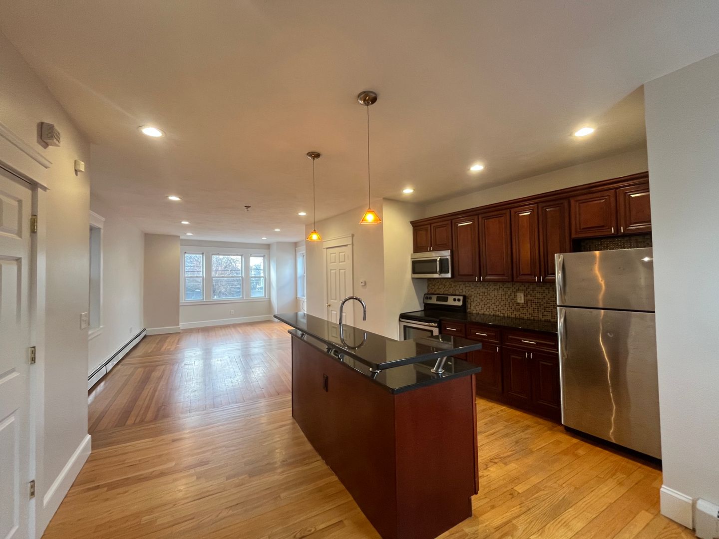 Providence Apartment: 98 Knight St.