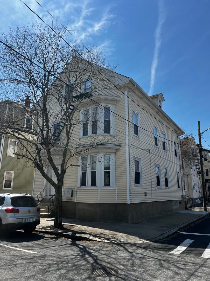 Providence Apartment: 71 Sutton Street