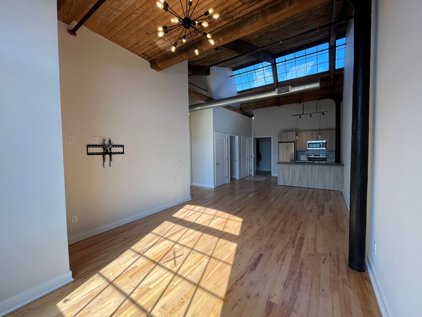 Central Falls Apartment: 467 Roosevelt Ave