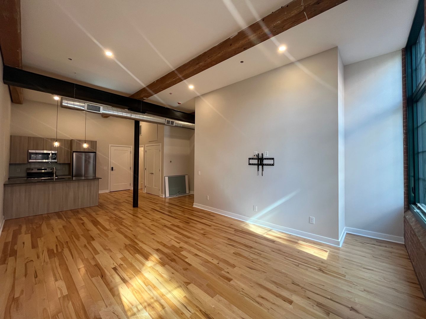 Central Falls Apartment: 467 Roosevelt Ave