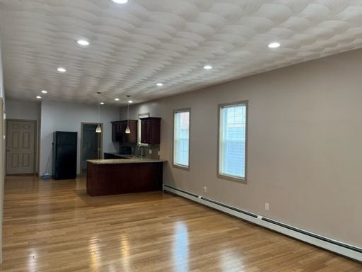 82 Sutton 1st Floor 3 Bed 1 Bath – photo 1