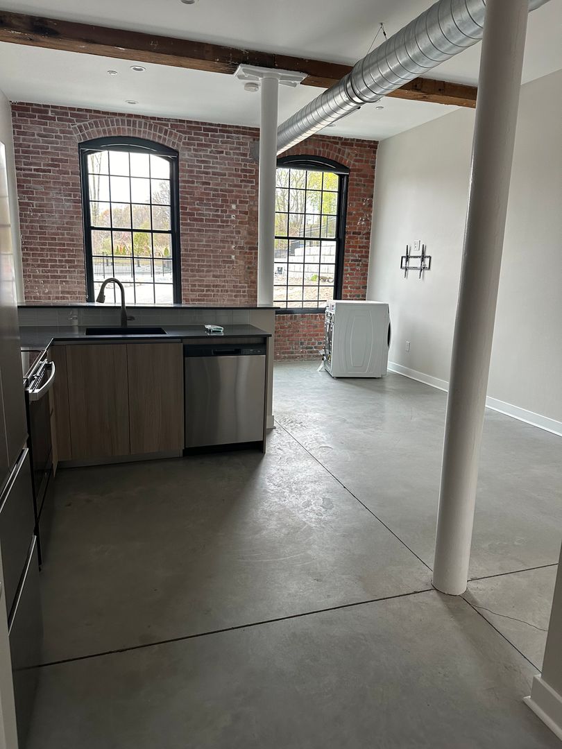 Providence Apartment: 725 Branch Ave