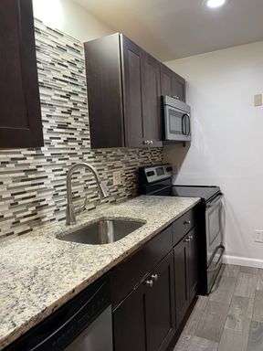86 Sutton 3rd Floor 3 Bed 1 Bath – photo 1