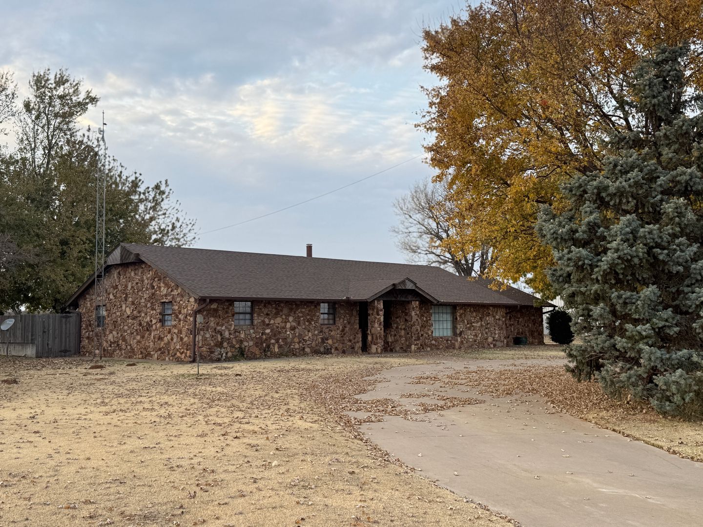 WEATHERFORD House: 10023 N. LARK ROAD