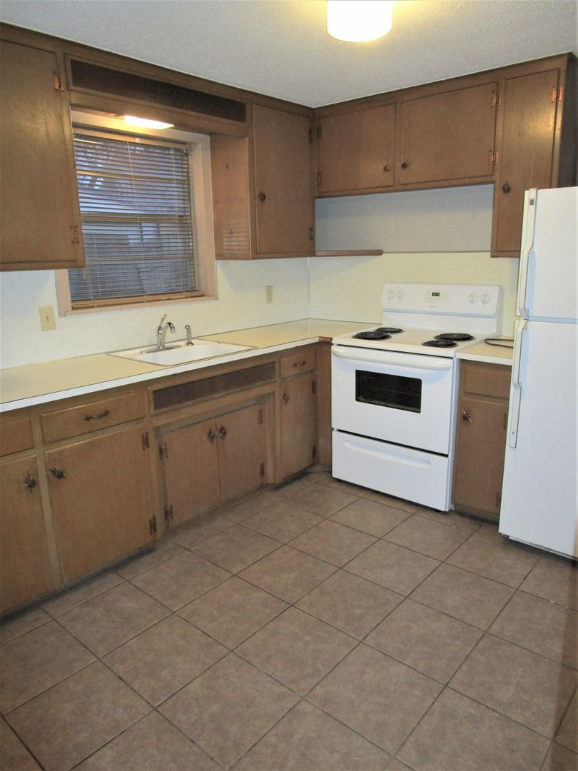 218 W. Huber 3, WEATHERFORD, OK 73096