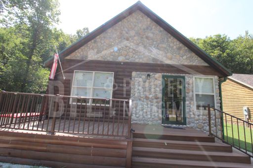 Charming 2 Bedroom Cabin with Creek in Blue Eye, MO
