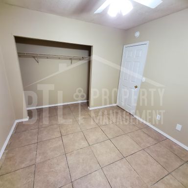 Pet-Friendly 3BR Duplex with 2-Car Garage in Branson West