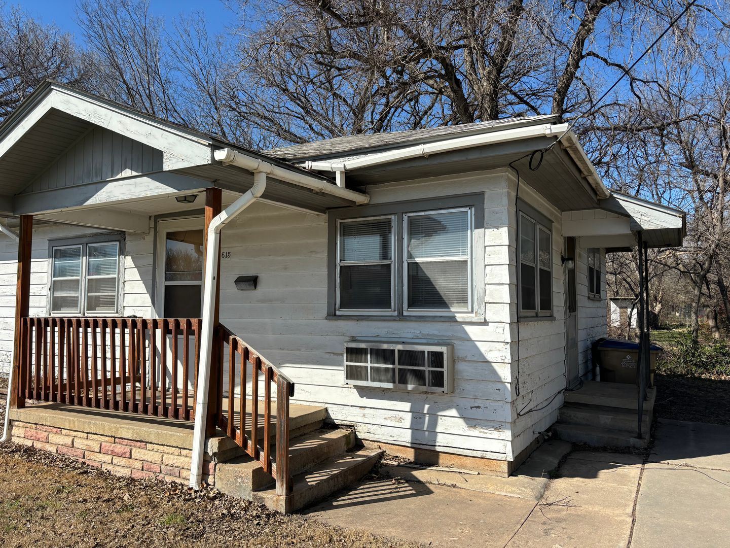 Valley Center Apartment: 611 N. Meridian