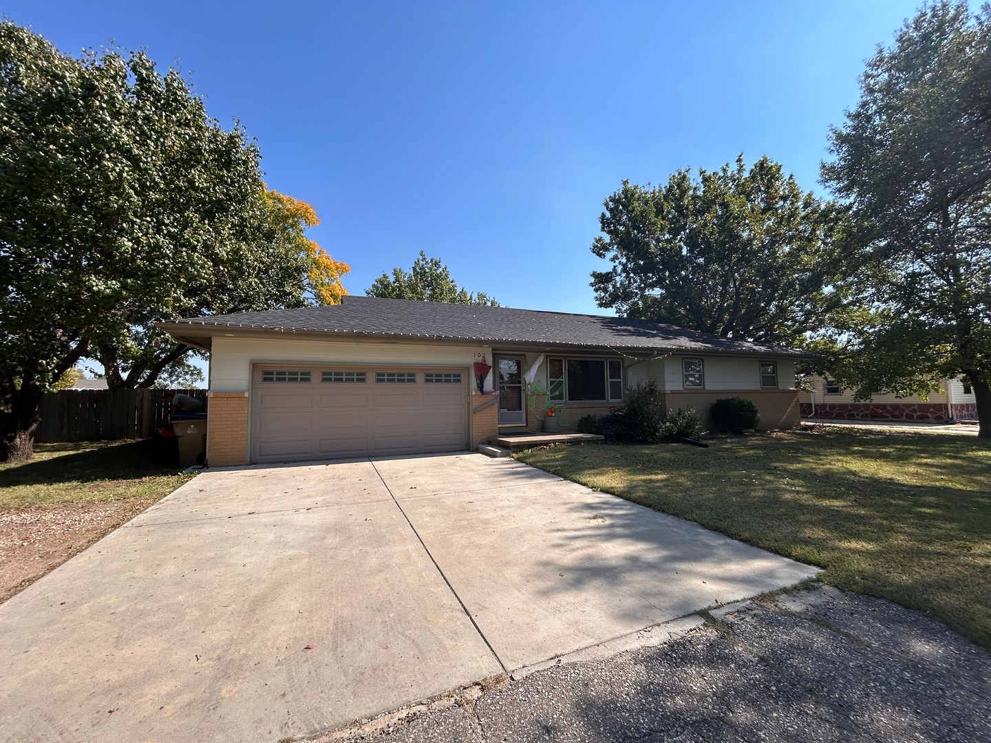 Andover House: 102 S Westview Rd