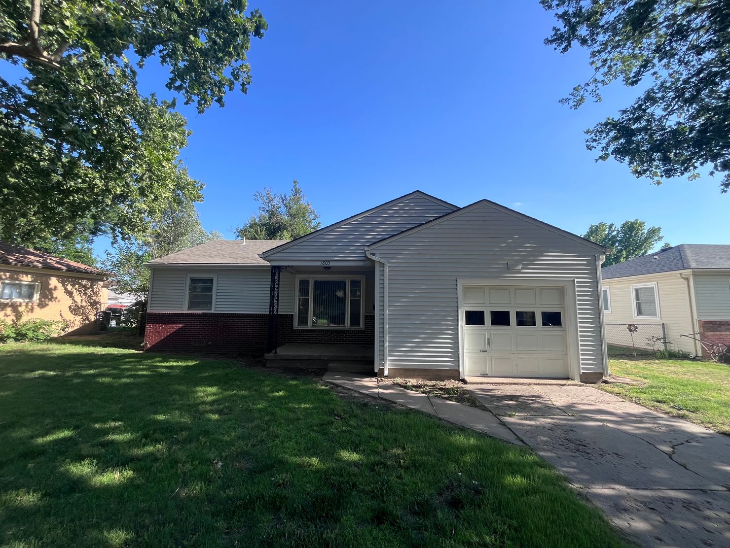 Wichita House: 1803 W Dallas