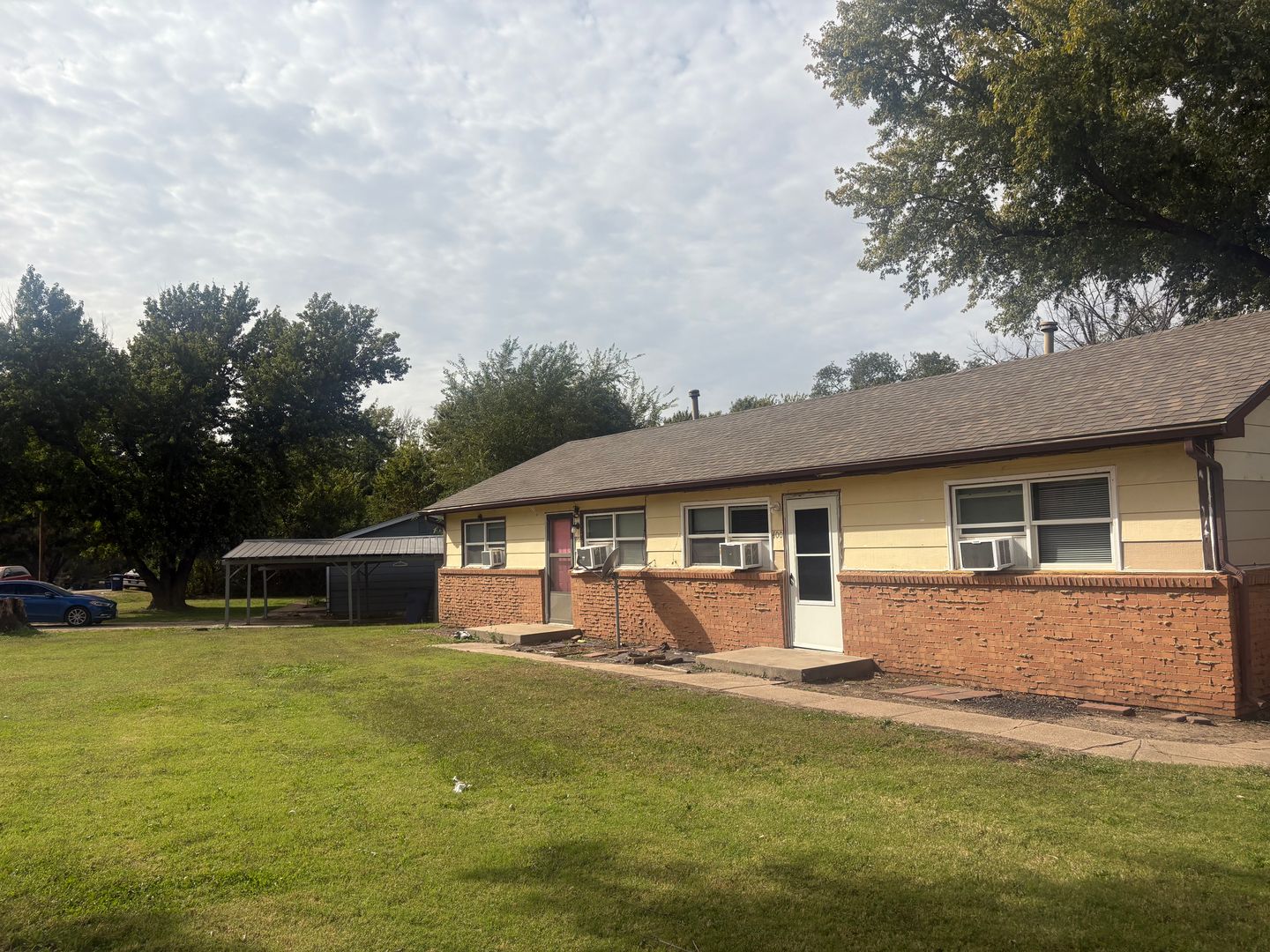 Derby Apartment: 400 W Mahoney Drive
